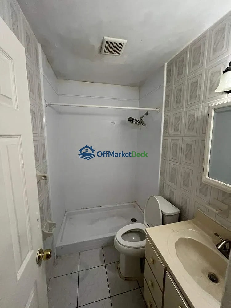 Off-market house in Opa-locka, Florida — 3 beds, 1 bath, $549,900 — photo 2 of 8