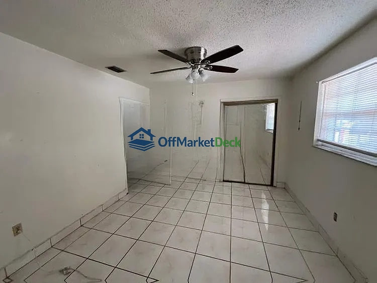 Off-market house in Opa-locka, Florida — 3 beds, 1 bath, $549,900 — photo 4 of 8