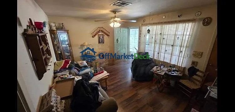 Off-market house in Baytown, Texas — 3 beds, 1 bath, $119,000 — photo 2 of 8