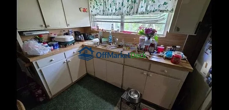 Off-market house in Baytown, Texas — 3 beds, 1 bath, $119,000 — photo 8 of 8