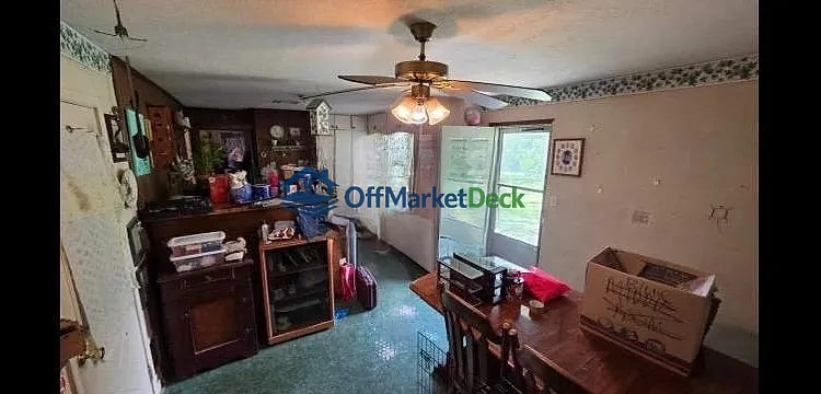 Off-market house in Baytown, Texas — 3 beds, 1 bath, $119,000 — photo 5 of 8