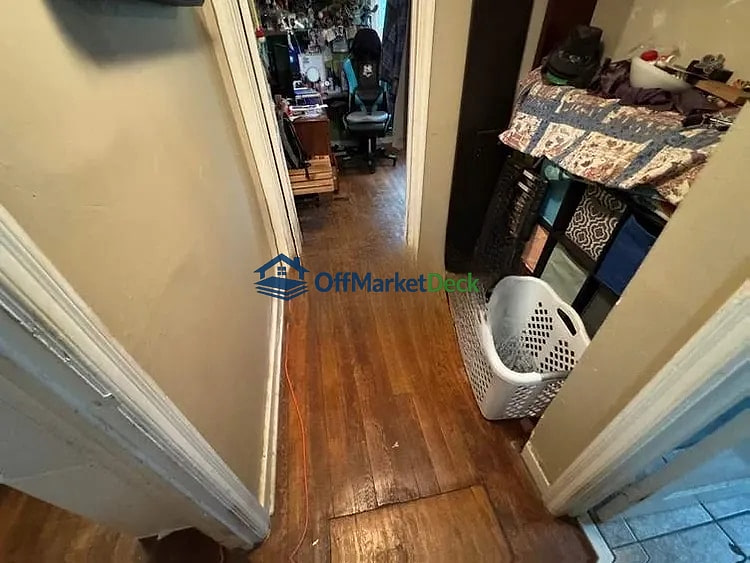 Off-market house in Mobile, Alabama — 2 beds, 1 bath, $79,000 — photo 7 of 8