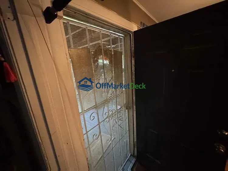 Off-market house in Mobile, Alabama — 2 beds, 1 bath, $79,000 — photo 3 of 8