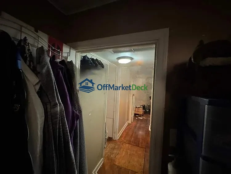 Off-market house in Mobile, Alabama — 2 beds, 1 bath, $79,000 — photo 5 of 8