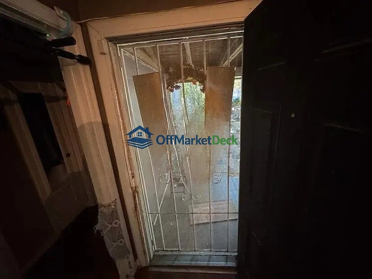 Off-market house in Mobile, Alabama — 2 beds, 1 bath, $79,000 — photo 2 of 8