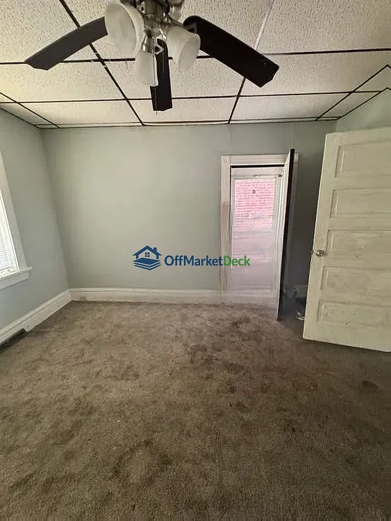Off-market house in St. Louis, Missouri — 2 beds, 1 bath, $73,000 — photo 5 of 8