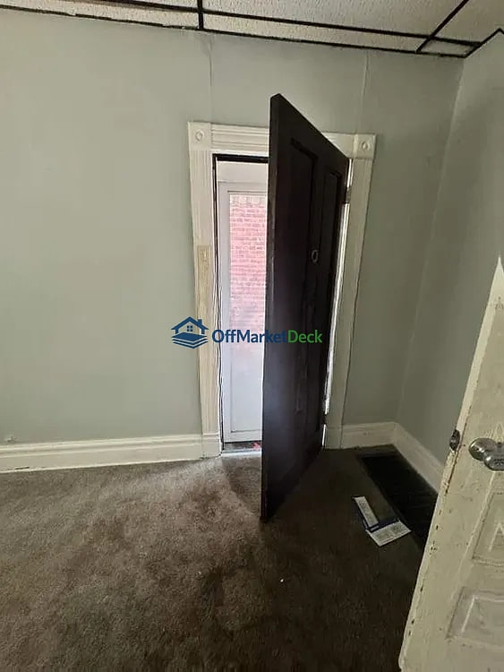 Off-market house in St. Louis, Missouri — 2 beds, 1 bath, $73,000 — photo 4 of 8