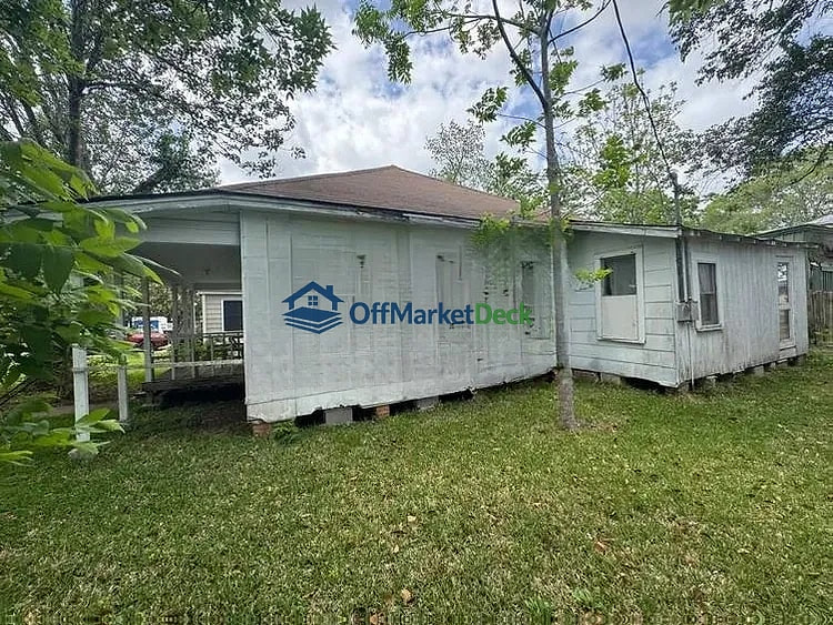Off-market house in Alvin, Texas — 3 beds, 1 bath, $69,500 — photo 3 of 8