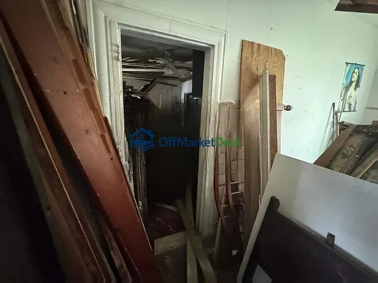 Off-market house in Alvin, Texas — 3 beds, 1 bath, $69,500 — photo 7 of 8