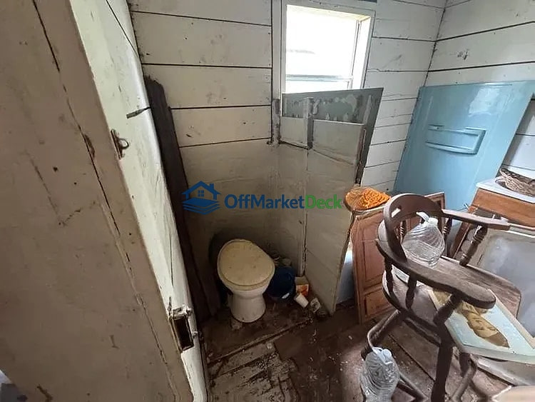 Off-market house in Alvin, Texas — 3 beds, 1 bath, $69,500 — photo 5 of 8