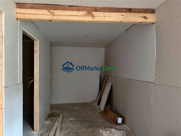 Off-market house in Houston, Texas — 2 beds, 1 bath, $69,900 — photo 4 of 8