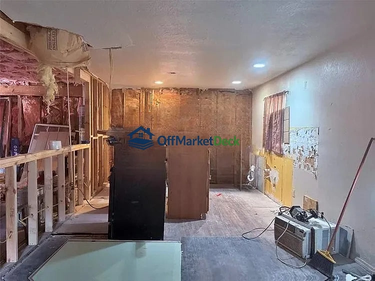 Off-market house in Houston, Texas — 2 beds, 1 bath, $69,900 — photo 3 of 8