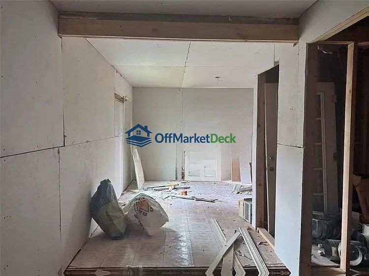 Off-market house in Houston, Texas — 2 beds, 1 bath, $69,900 — photo 2 of 8
