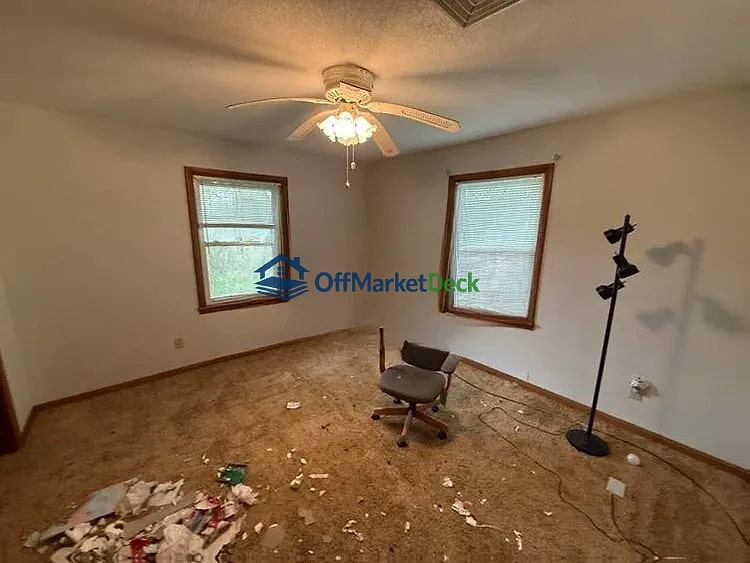 Off-market house in Anderson, Indiana — 2 beds, 1 bath, $63,500 — photo 6 of 8