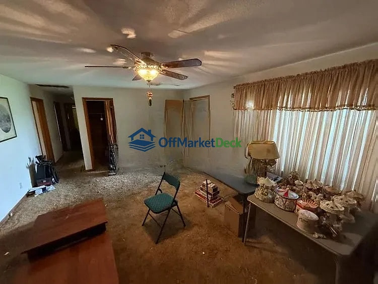 Off-market house in Anderson, Indiana — 2 beds, 1 bath, $63,500 — photo 2 of 8