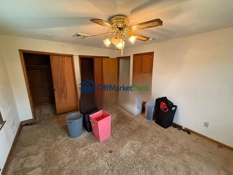 Off-market house in Anderson, Indiana — 2 beds, 1 bath, $63,500 — photo 4 of 8