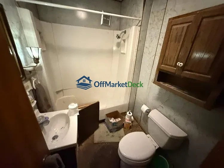 Off-market house in Anderson, Indiana — 2 beds, 1 bath, $63,500 — photo 5 of 8