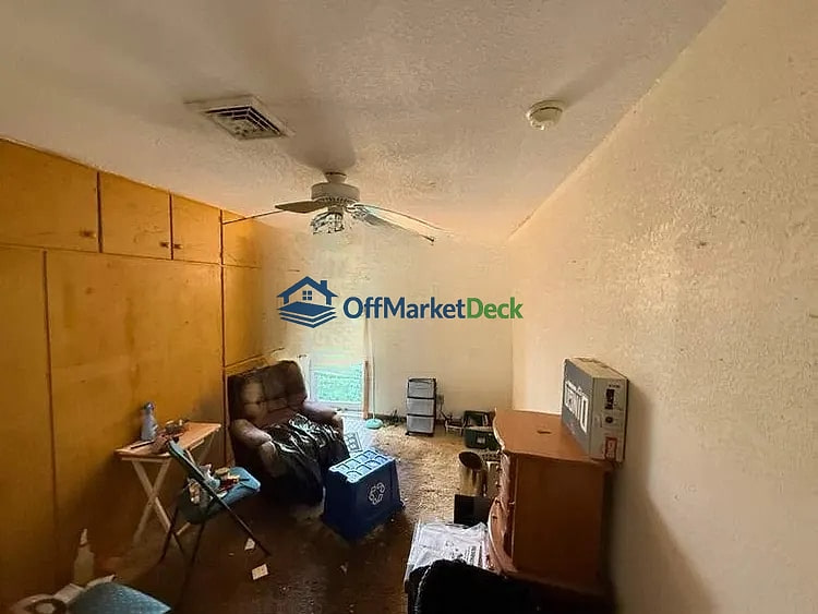Off-market house in Anderson, Indiana — 2 beds, 1 bath, $63,500 — photo 8 of 8