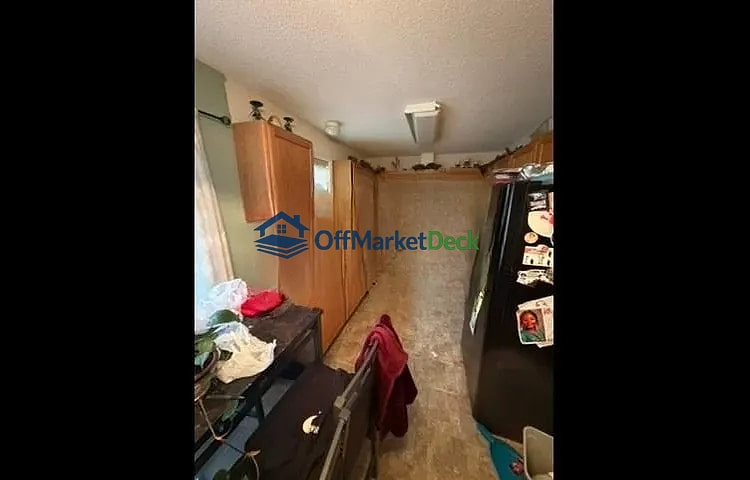 Off-market house in Sanford, North Carolina — 4 beds, 2 baths, $132,500 — photo 4 of 8