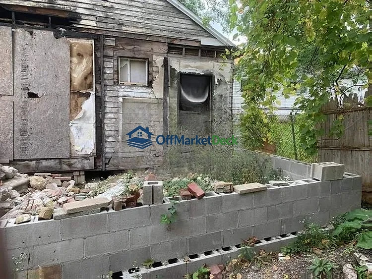 Off-market house in Detroit, Michigan — 1 bed, 1 bath, $11,000 — photo 5 of 8