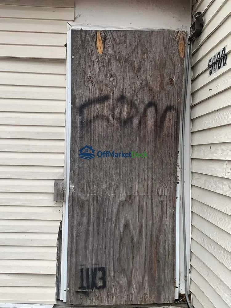 Off-market house in Detroit, Michigan — 1 bed, 1 bath, $11,000 — photo 2 of 8