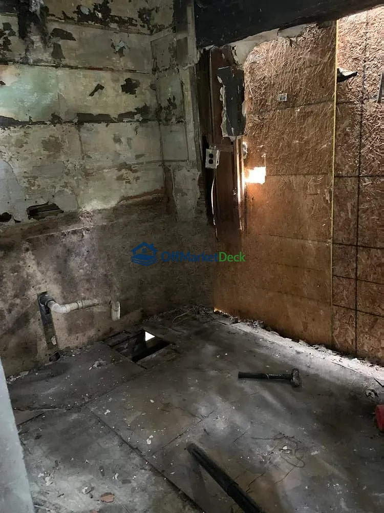 Off-market house in Detroit, Michigan — 1 bed, 1 bath, $11,000 — photo 6 of 8