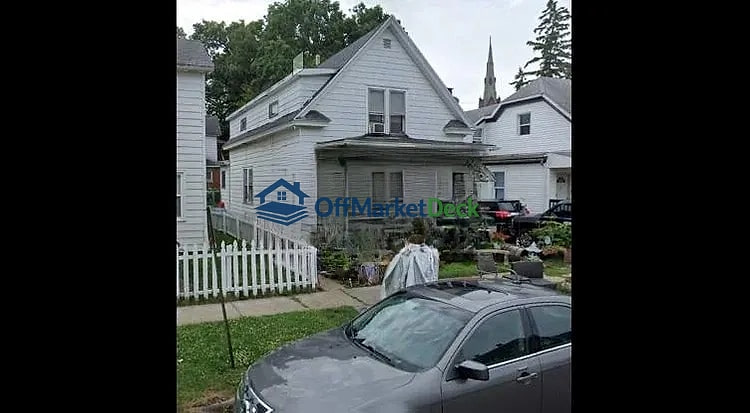 Off-market house in La Porte, Indiana — 3 beds, 1 bath, $90,000 — photo 3 of 3