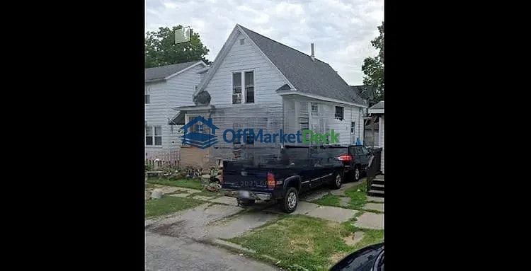 Off-market house in La Porte, Indiana — 3 beds, 1 bath, $90,000 — photo 2 of 3