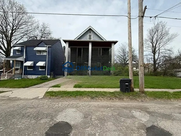 Off-market house in Cleveland, Ohio — 4 beds, 2 baths, $75,000 - Blurred background Image