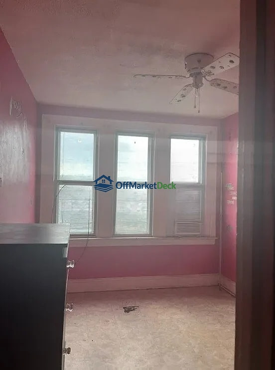Off-market house in Philadelphia, Pennsylvania — 3 beds, 1 bath, $118,000 — photo 3 of 8