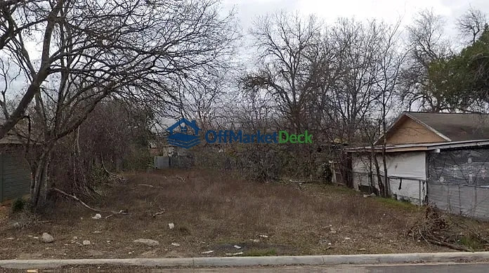 Off-market land in San Antonio, Texas — 0.14 acres, $28,000 — photo 2 of 3
