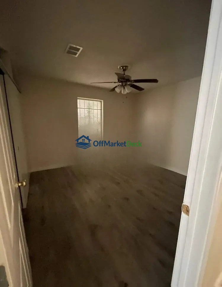 Off-market house in Dallas, Texas — 3 beds, 2 baths, $265,000 — photo 6 of 8