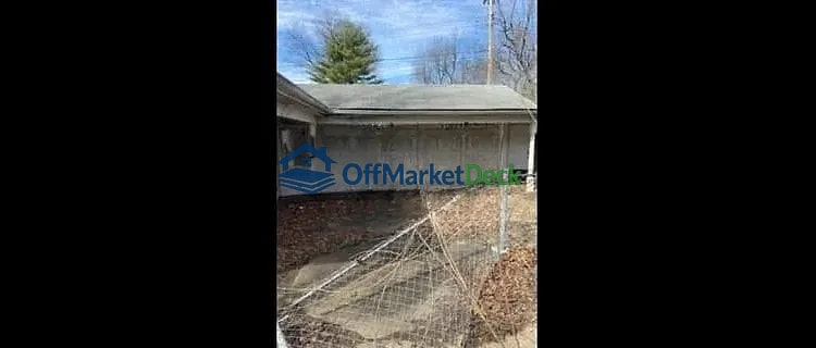 Off-market house in St. Louis, Missouri — 3 beds, 1 bath, $16,500 — photo 5 of 8