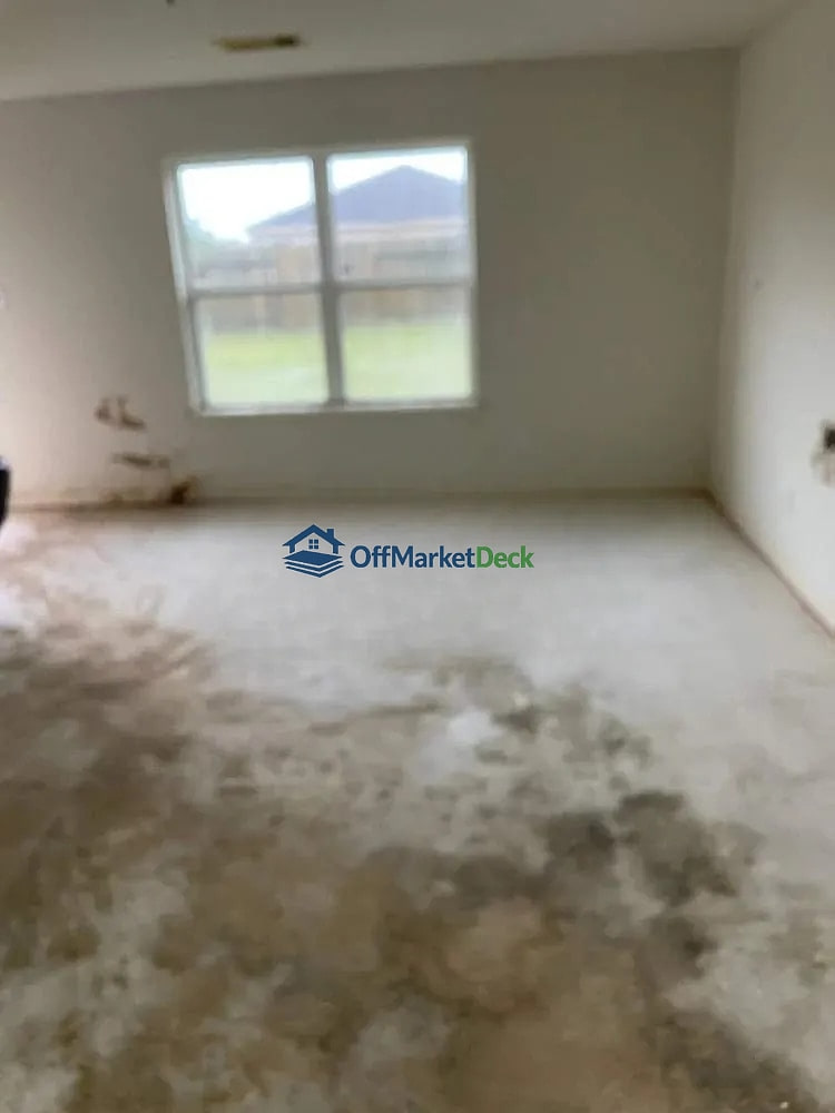 Off-market house in Texas City, Texas — 3 beds, 2 baths, $175,000 — photo 3 of 8