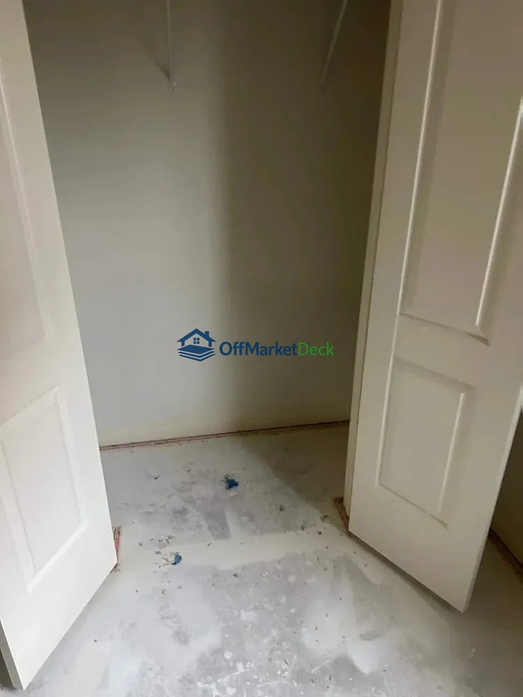 Off-market house in Texas City, Texas — 3 beds, 2 baths, $175,000 — photo 4 of 8