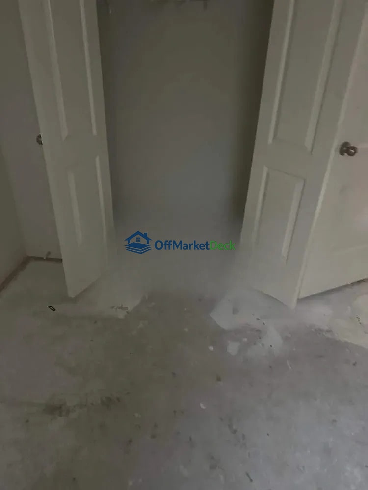 Off-market house in Texas City, Texas — 3 beds, 2 baths, $175,000 — photo 8 of 8