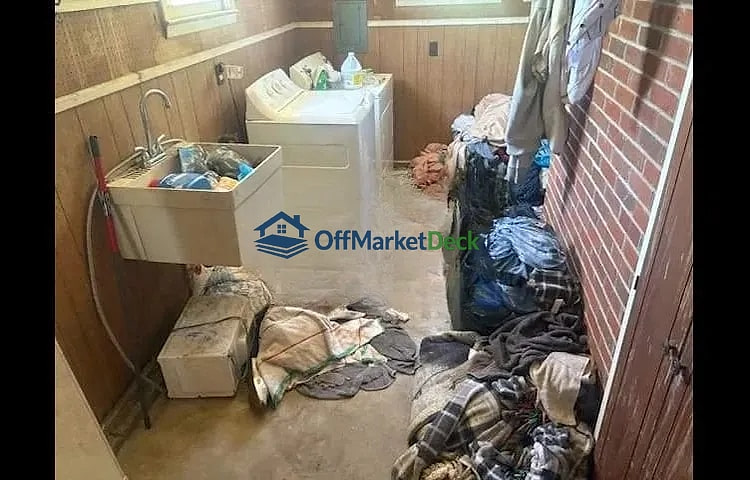 Off-market house in Mount Olive, North Carolina — 3 beds, 1 bath, $99,000 — photo 6 of 8