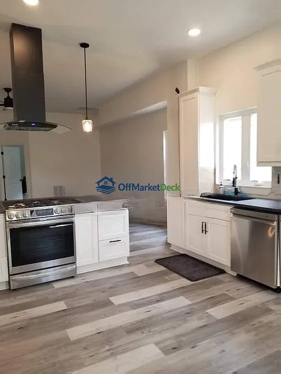 Off-market house in Indianapolis, Indiana — 4 beds, 3 baths, $315,000 — photo 3 of 8