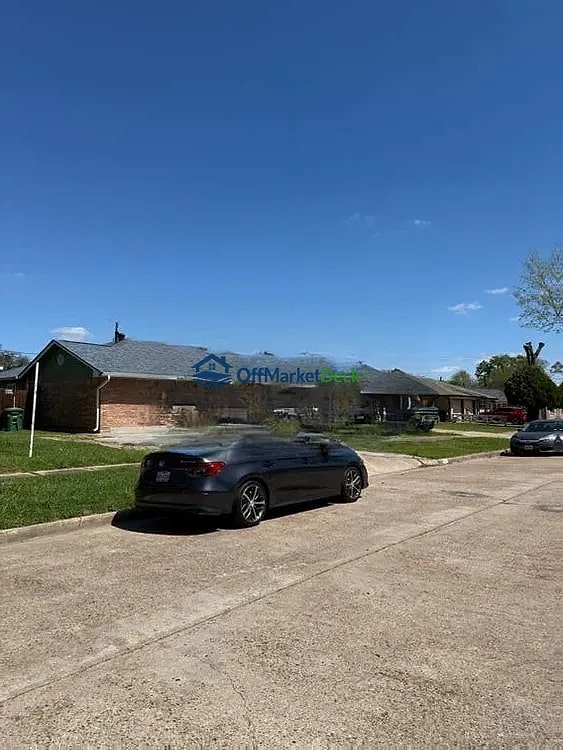 Off-market house in Houston, Texas — 3 beds, 1.5 baths, $130,000 — photo 6 of 8