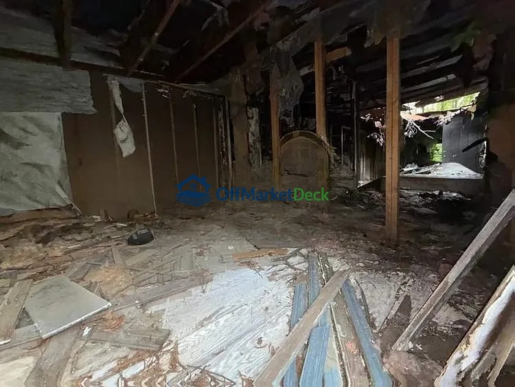 Off-market house in Locust Grove, Georgia — 3 beds, 2 baths, $59,500 — photo 3 of 8