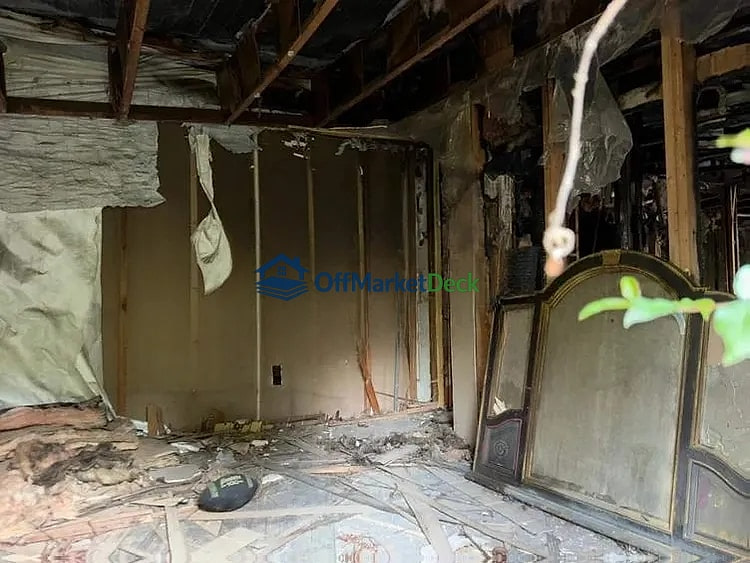 Off-market house in Locust Grove, Georgia — 3 beds, 2 baths, $59,500 — photo 5 of 8