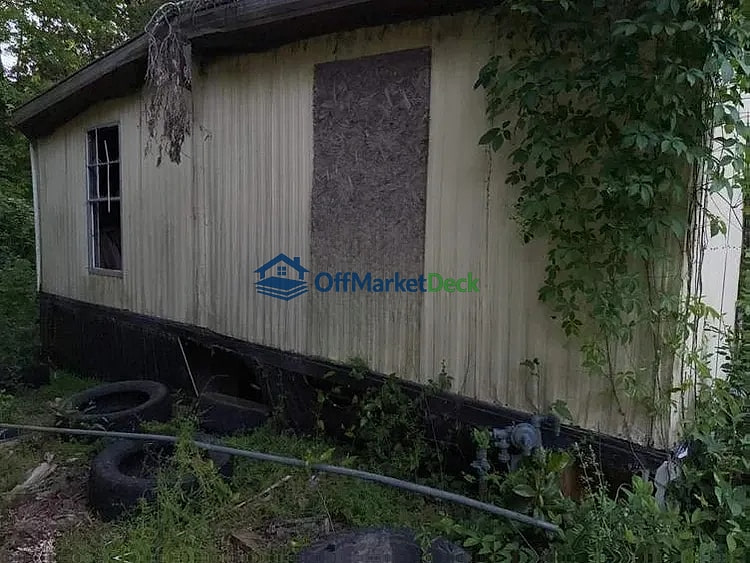 Off-market house in Locust Grove, Georgia — 3 beds, 2 baths, $59,500 — photo 8 of 8