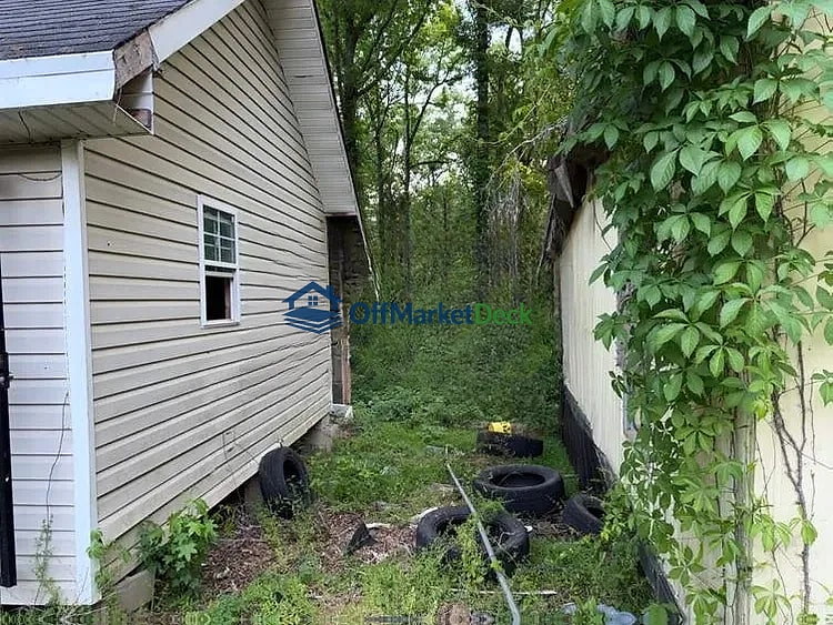 Off-market house in Locust Grove, Georgia — 3 beds, 2 baths, $59,500 — photo 7 of 8