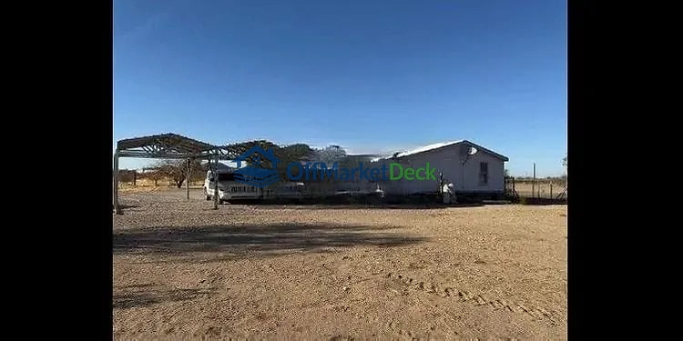 Off-market house in Maricopa, Arizona — 3 beds, 2 baths, $249,000 - Blurred background Image