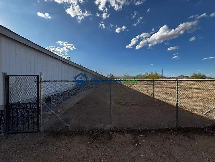 Off-market house in Maricopa, Arizona — 3 beds, 2 baths, $249,000 — photo 3 of 8