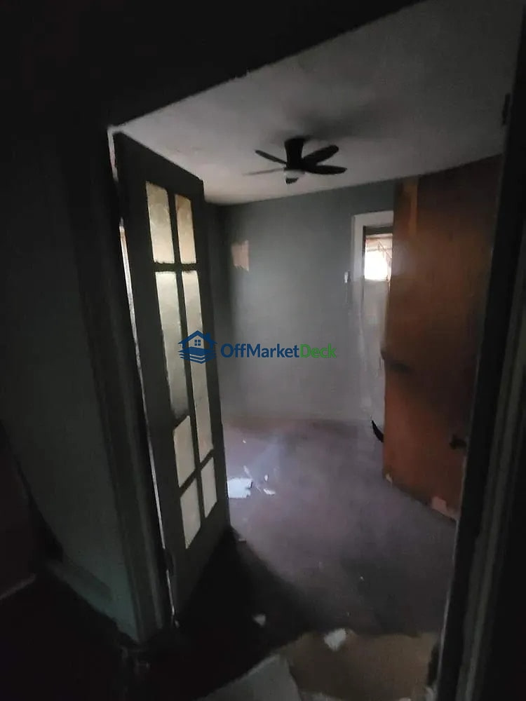 Off-market house in Atlanta, Georgia — 3 beds, 1 bath, $165,000 — photo 2 of 8