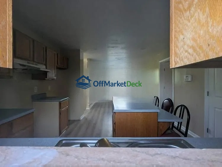 Off-market house in Morristown, Tennessee — 3 beds, 2 baths, $200,000 — photo 5 of 8