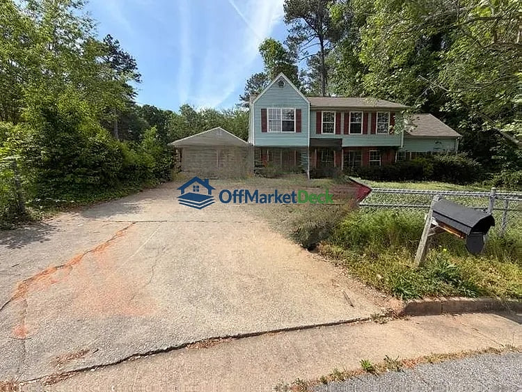 Off-market house in Atlanta, Georgia — 4 beds, 3 baths, $205,000 — photo 3 of 8