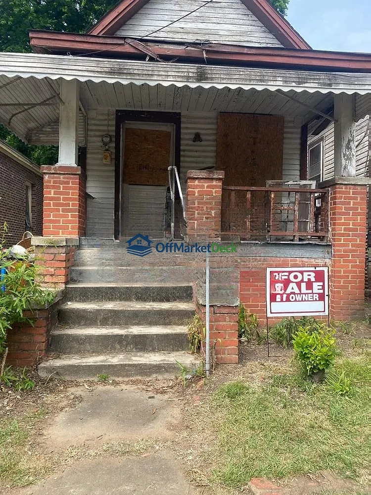 Off-market house in Montgomery, Alabama — 2 beds, 1 bath, $10,000 - Blurred background Image