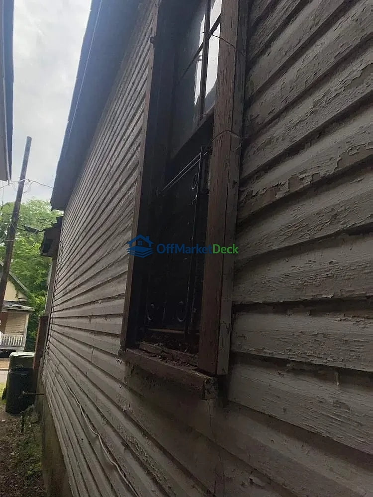 Off-market house in Montgomery, Alabama — 2 beds, 1 bath, $10,000 — photo 4 of 8